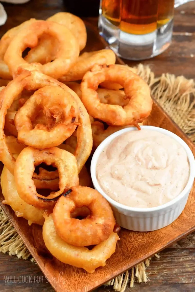 Beer-Batter-Onion-Rings-cooked-rings-on-the-plate-with-sauce
