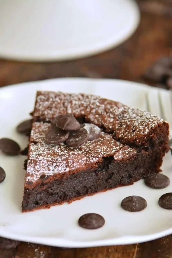 Flourless-chocolate-cake-slice-on-the-place